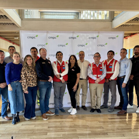 Equipo del parque junto a la comunidad